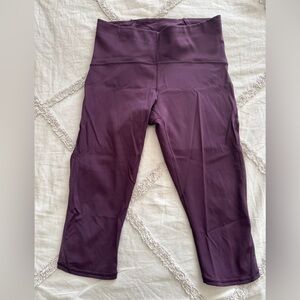 Lululemon Size 8 Cropped Leggings with Side Mesh Panel